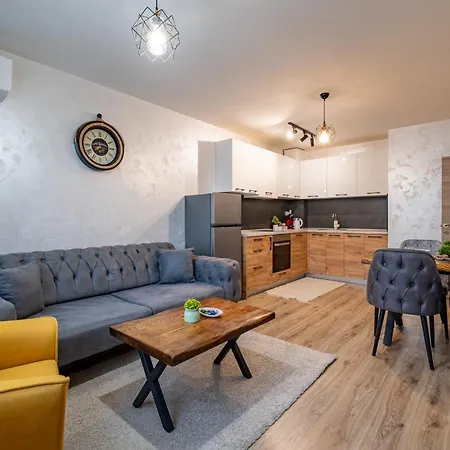 Stylish With Free Public Parking * Varna